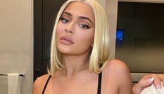 Nữ tỉ phú 'hụt' Kylie Jenner ngực đầy nóng bỏng với nội y