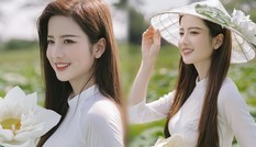 Nàng mẫu 9x diện áo dài đẹp tinh khôi giữa đầm sen trắng