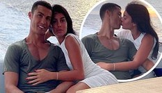 Georgina Rodriguez ôm hôn Ronaldo tình tứ trên du thuyền