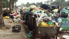 Quận Nam Từ Liêm thu gom hơn 300 tấn rác do công nhân đình công