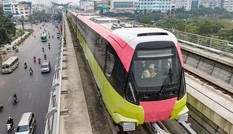 Clip tàu Nhổn - ga Hà Nội lăn bánh từ depot vào ga