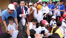 "Trao một cuốn sách – Tặng một tương lai": Khép lại hành trình ươm mầm ước mơ
