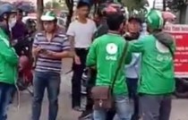 Tài xế GrabBike hỗn chiến ở bến xe, cảnh sát nổ súng trấn áp