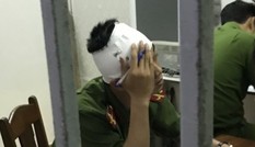 Một cảnh sát bị kẻ nghi ngáo đá tấn công ngay tại trụ sở