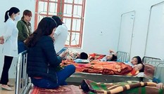 Sau bữa ăn sáng ở cổng trường, 7 học sinh cấp cứu vì ngộ độc