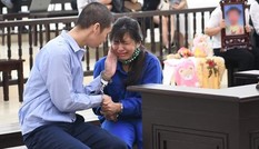 Tử hình bố dượng, phạt tù chung thân người mẹ bạo hành con đến chết