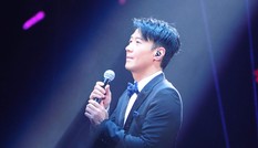 “Nam thần” gây quỹ cho 80 triệu trẻ em, được cấp hộ chiếu LHQ, phá kỷ lục Guinness