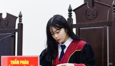 Nữ thẩm phán tương lai thu hút cả nghìn like chỉ bằng một bức ảnh