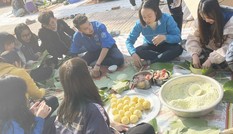 “Gói nụ cười, gửi nắng xuân” - chương trình “Đông Ấm” của tuổi trẻ ĐH Thương Mại