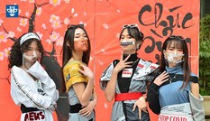 Thời trang phòng chống dịch COVID-19 “độc lạ” của sinh viên trường ĐH Kiến trúc Hà Nội