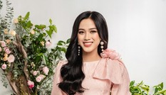 Nhờ vóc dáng chuẩn mà Hoa hậu Đỗ Thị Hà mặc phong cách nào cũng đẹp