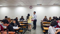 Nhiều trường ở TP. HCM giảm học phí, tặng học bổng cho sinh viên vùng lũ