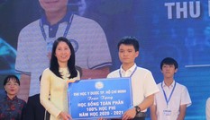 Học phí trường đại học tăng kịch trần: Trường làm gì để hỗ trợ sinh viên?