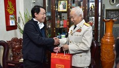 Hà Nội tặng quà Tết các gia đình chính sách, lão thành cách mạng