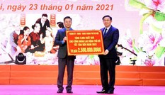 Bí thư Vương Đình Huệ trao quà Tết cho công nhân lao động