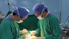 Bé trai thủng ruột do nuốt nam châm