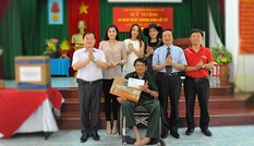 Báo Tiền Phong tặng quà thương bệnh binh tại Hà Nam