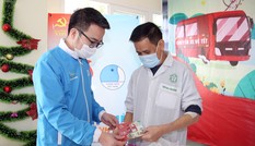 Hàng trăm suất quà, vé xe Tết tặng bệnh nhân, người lao động miền Trung