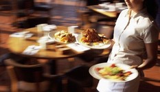 Nhận tiền tip “khủng” gần 50 triệu đồng, đây là bồi bàn may mắn nhất Giáng sinh năm nay