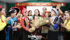 Nhiều thầy, cô giáo đã hy sinh cả tuổi trẻ để chăm lo cho học sinh như con em mình