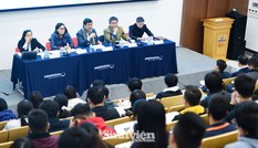 Hàng trăm sinh viên đối thoại trực tiếp với Ban Giám hiệu