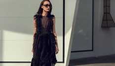 Lê Thuý khoe dáng siêu gầy khi diện cả 'cây đen' xuống phố