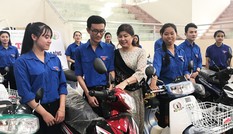 Cựu sinh viên Đà Lạt tặng 20 xe máy cho sinh viên nghèo