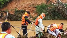 Thi thể cuối cùng trong nhóm du khách gặp nạn ở Lâm Đồng mắc kẹt dưới cầu sập