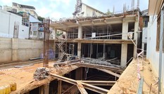Xây khách sạn 5 tầng hầm gây sự cố, phải bồi thường cho 12 hộ dân