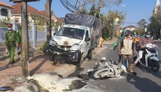 Đà Lạt: Xe tải tông xe máy văng vào trụ điện cháy rụi