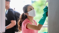 Thầy cô, phụ huynh tận tay tỉ mỉ dọn vệ sinh trường lớp