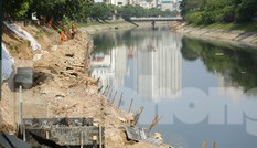 Công trường xây dựng cống thu gom nước thải 'khủng' bao quanh sông Tô Lịch