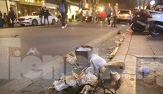 Sau màn pháo hoa năm mới, đường phố Hà Nội lại ngập rác
