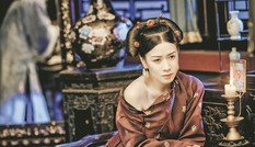 'Nhàn phi' Xa Thi Mạn: 43 tuổi đơn độc và tai tiếng giật chồng