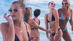 Chân dài 9x Rachel Hilbert cực nóng bỏng đi tắm biển cùng hội chị em