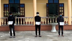 Mạo danh chốt phòng dịch chặn đường thu tiền, không nộp tiền liền bị đánh