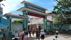 Đề nghị kỷ luật hiệu trưởng trường tiểu học bớt thức ăn của hơn 900 học sinh