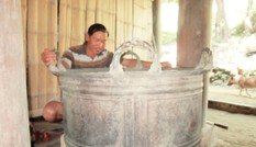 Bán báu vật làm nông thôn mới