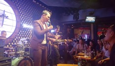 Nghệ sĩ ngoại đổ bộ Sài Gòn