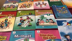 Giá sách giáo khoa lớp 1 mới cao, bộ Cánh Diều nhiều thiếu sót