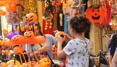 Thị trường 28/10: Giá Iphone 12 giảm mạnh, nhộn nhịp sắm sửa đồ hóa trang Halloween