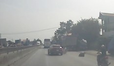 Công an Thanh Hoá xử lý tài xế ô tô lạng lách húc văng xe máy bỏ trốn