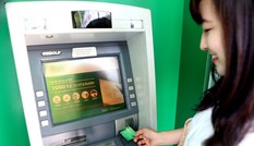 Từ 1/1/2021, lương của chồng có thể chuyển thẳng vào tài khoản vợ