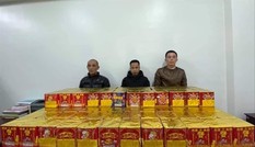 Công khai rao bán pháo lậu