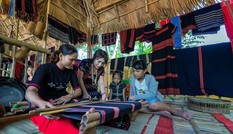 Nữ cán bộ Đoàn Cơ Tu dự Đại hội thanh niên làm theo lời Bác