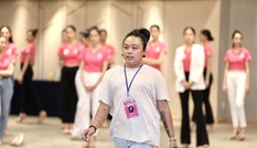 Đạo diễn catwalk Crazy Nhóc: 'Có những thí sinh làm tôi muốn khóc'