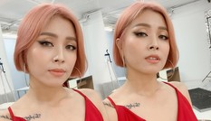 Loạt ảnh sexy mới của MC Hoàng Linh gây tranh cãi