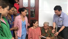 Cô Hon trở về từ tổ quỷ tại Trung Quốc thấy ấm áp trong vòng tay mẹ