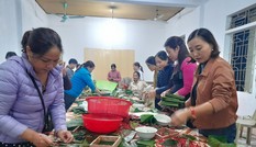 Xuyên đêm nấu bánh chưng gửi về vùng lũ: Ấm tình đồng bào