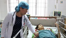 Bị thanh sắt đâm xuyên đốt sống cổ, thanh niên thoát chết trong gang tấc